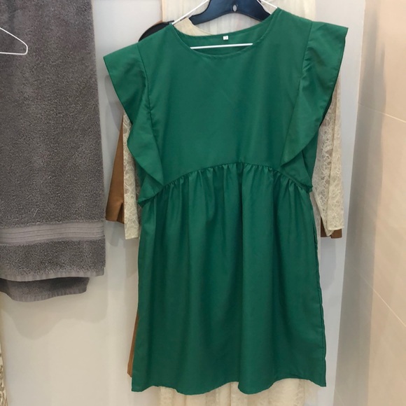 no tag Dresses & Skirts - Green ruffle sleeve dress